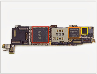 Detailed internal components of the iPhone 5c smartphone