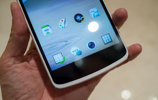 On hand OPPO N1 smartphone, 5.9 inch screen, price $ 740